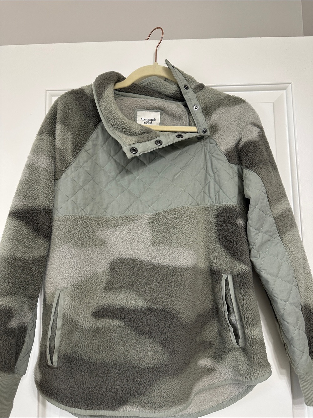 Abercrombie & Fitch Camo Fleece Pullover Jacket